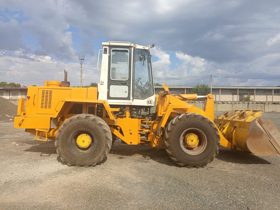 Продаётся фронтальный погрузчик