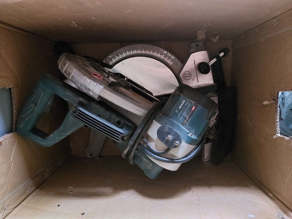 Продам торцовочную пилу