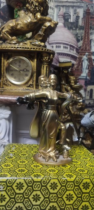 Статуэтки и подсвечники продам