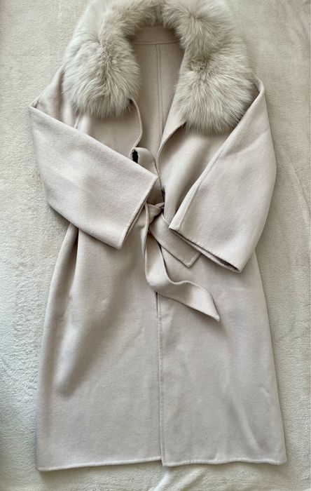 Дамско палто от 100% вълна с богата яка от лисица