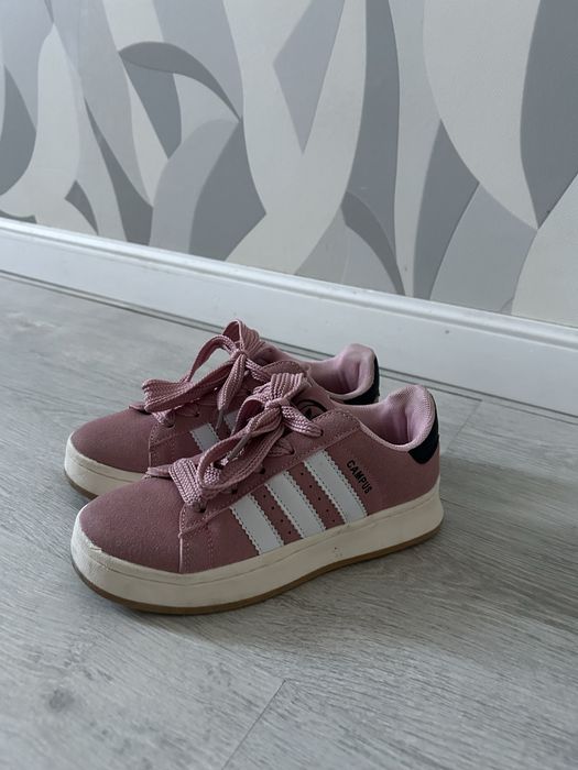 Продам кроссовки adidas