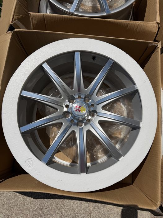 Jante MOMO Corse Ten-S R19 5x112