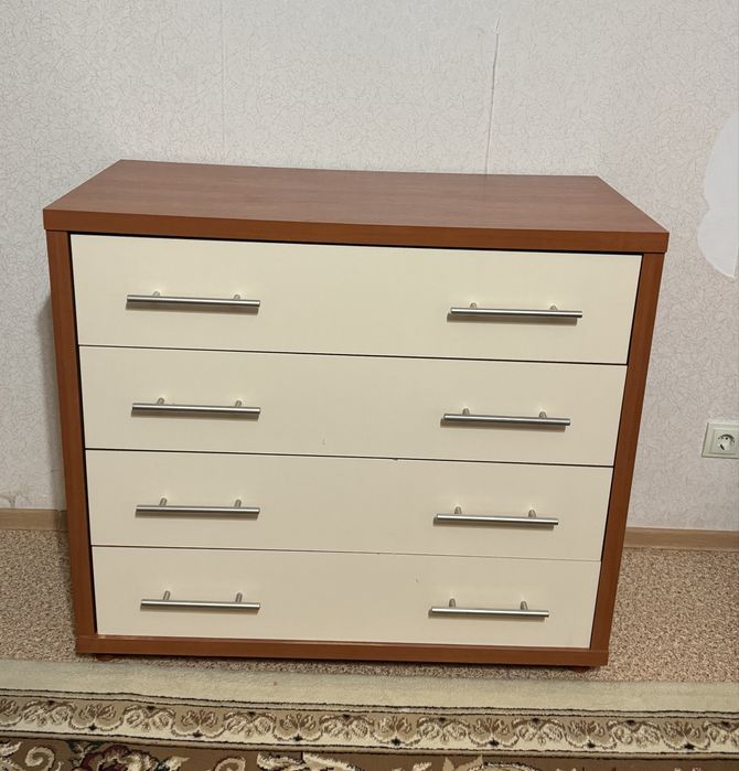 Продаю спальный гарнитур