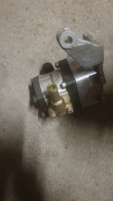 Cilindru hidraulic și pompă hidraulică