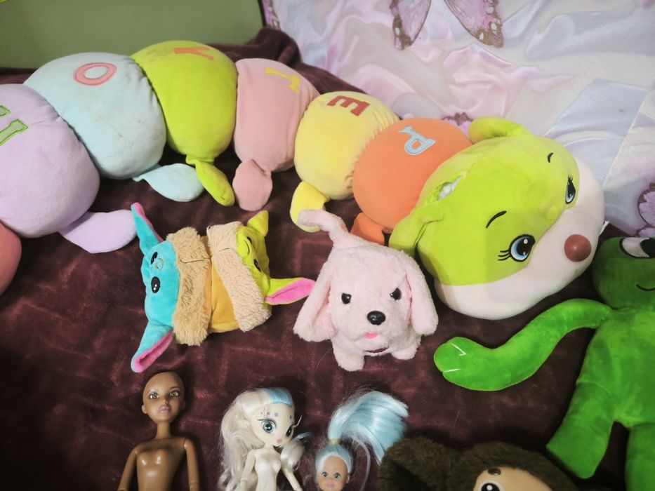 Продам 2 пакета  игрушек