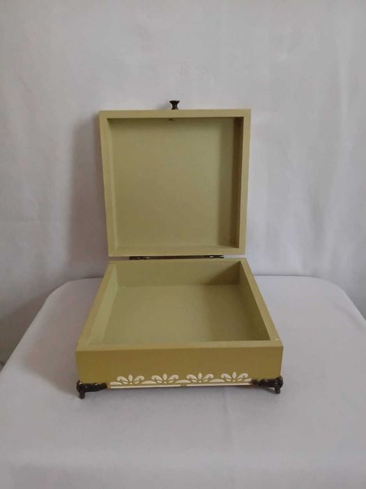 Шкатулка из дерева новая.