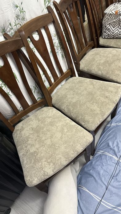 Стол и стулья