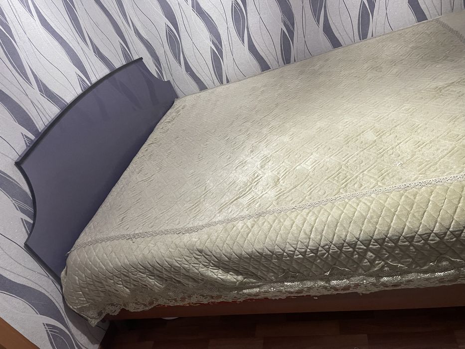 Спальный гарнитур , матрас в подарок