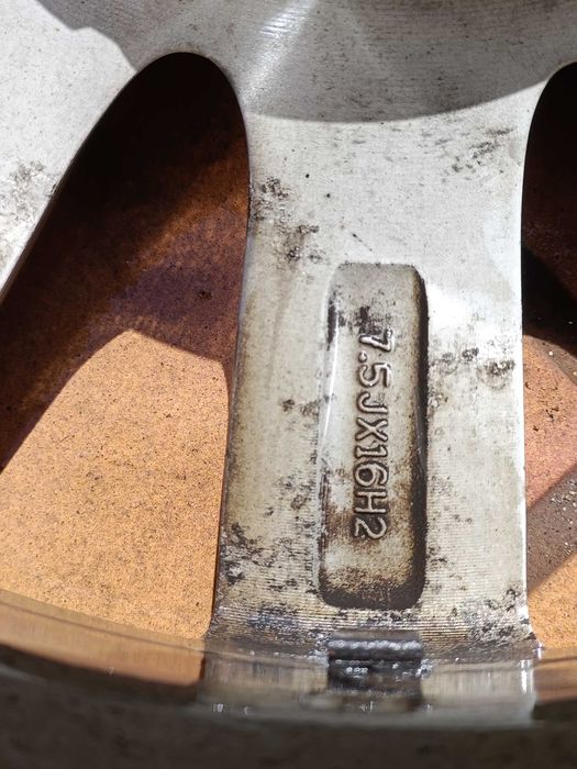 Vând jante Mercedes E w211 originale pe 16 in stare foarte buna