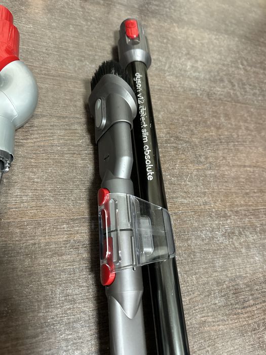 Perie Dyson V12 motorizara plus accesorii  originale noi