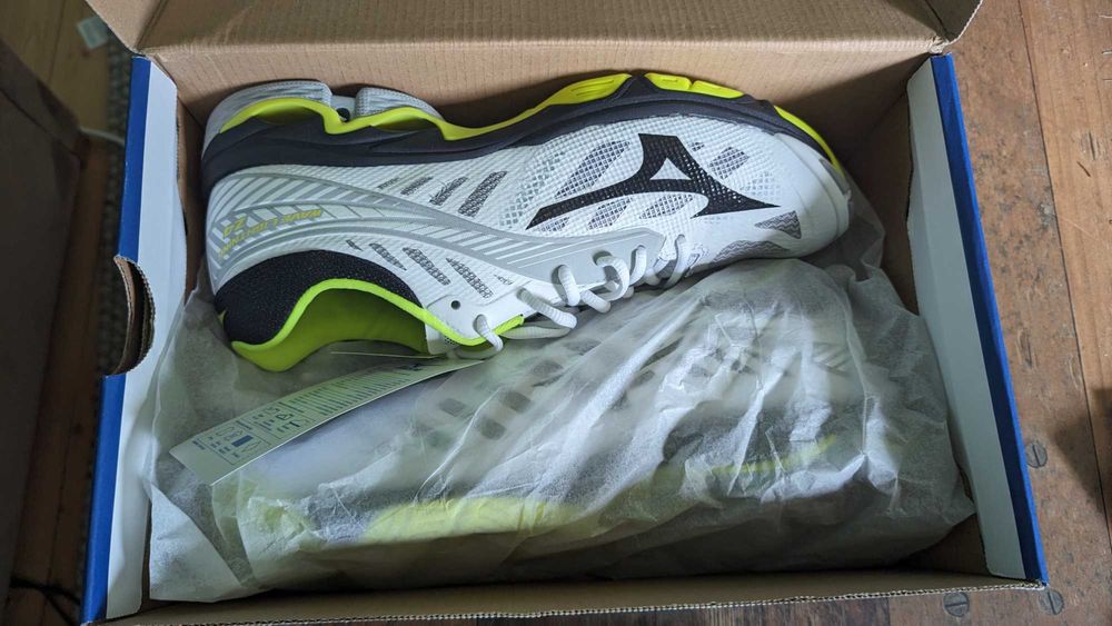 Mizuno Wave Lightning Z4