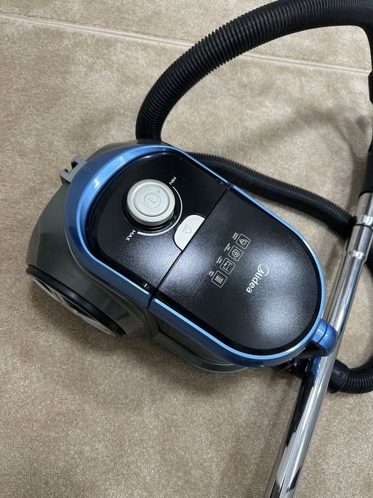Пылесос в отличном состоянии Midea