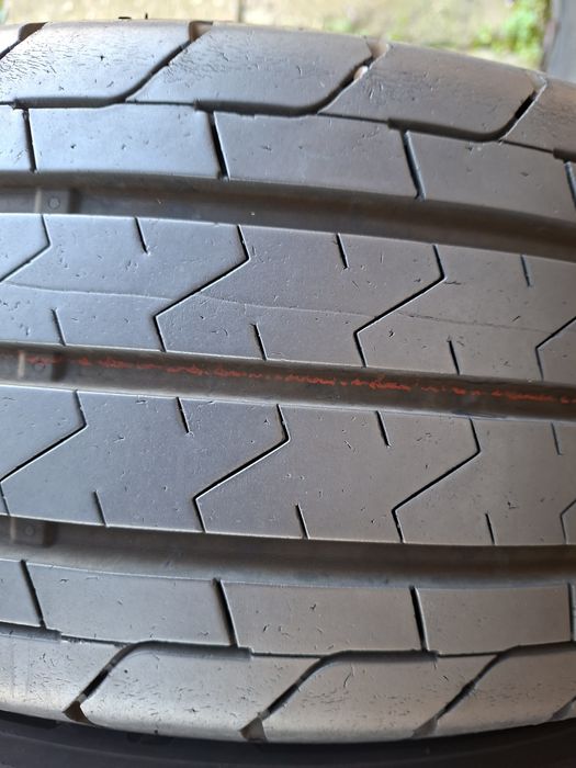 2бр 215/65/15 С за бус или ван подсилени марка бриджистон като нови