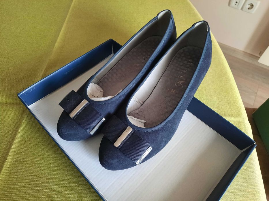 Обувки марка Каприс