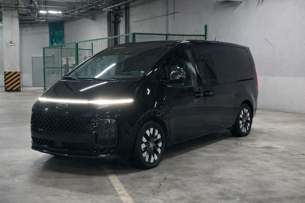 Hyundai Staria с водителем для гостей, бизнеса и семьи