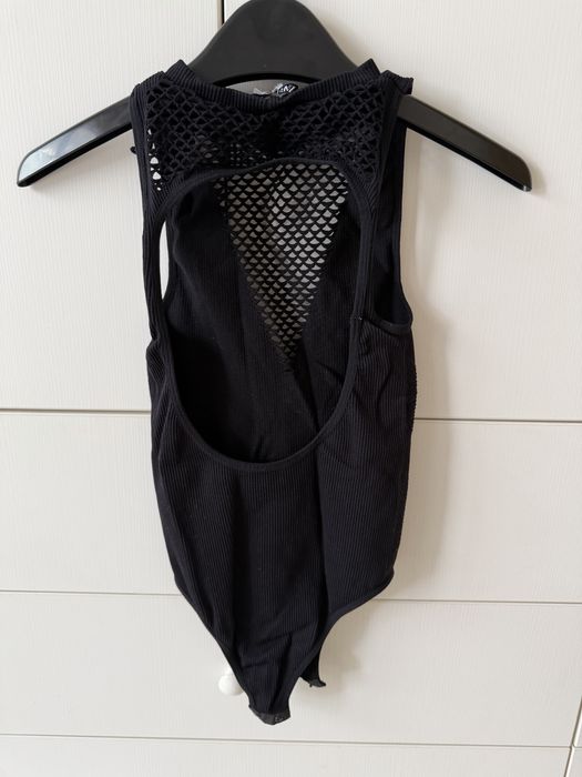 Боди ZARA бяло рипсено, черно fishnet, сребърно и драпирано