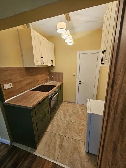 Дава се под наем Тристаен апартамент в Варна, Гръцка махала - 50 кв.м за 700 € - Снимка #4