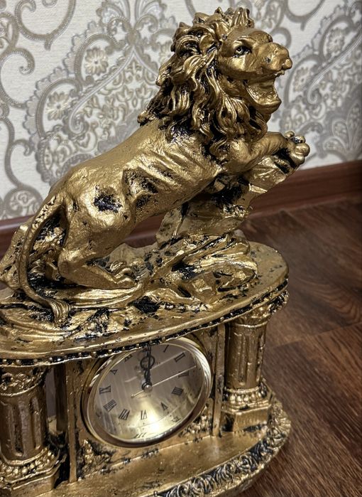 Сувенир Лев с часами/suvenir soatli Sher