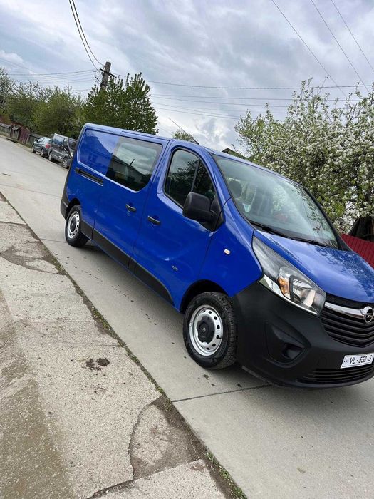 Opel Vivaro EcoFlex an 2015 cu 6 locuri si duba euro 5