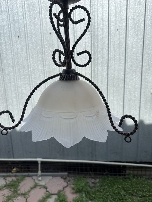 Продам люстры 2 светильники