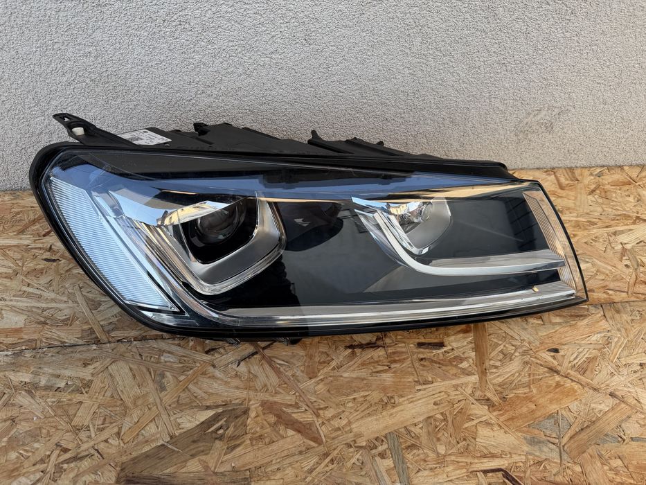 Far dreapta VW Touareg 7P Facelift Xenon adaptiv + LED Original Europa