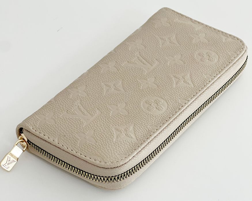 Portofel superb Louis Vuitton, crem, nou