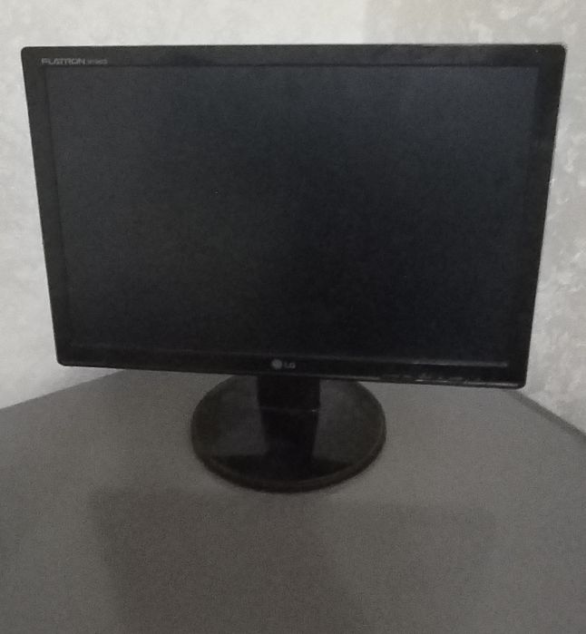 Монитор LG рабочий