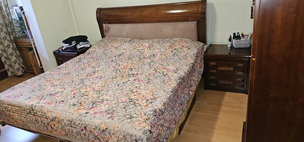 Продам спальный гарнитур