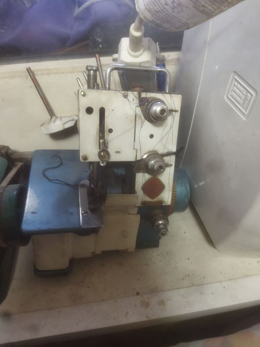 Оверлок в рабочем состоянии