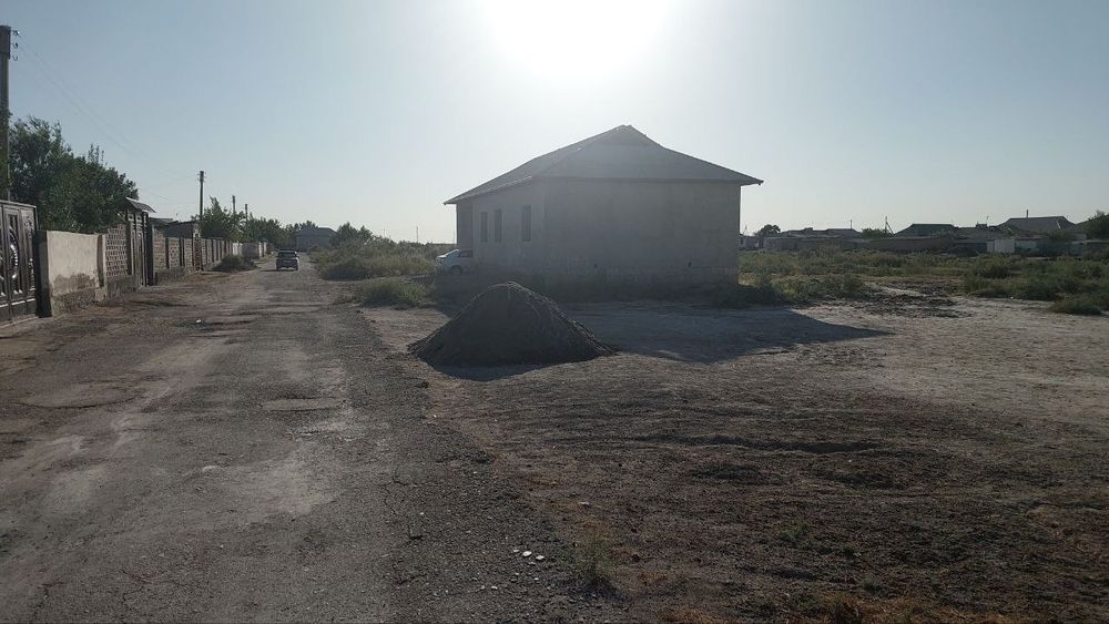 Yangi hayot mahallasida qurilishi tugallanmagan uy sotiladi