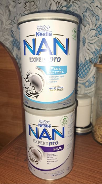 Vand 2 cutii lapte, formule diferite.