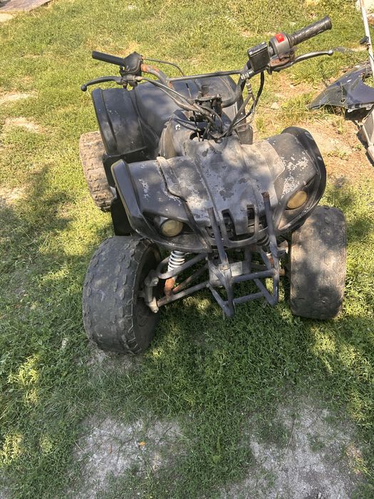 Vand atv in stare buna pret 15 milioane