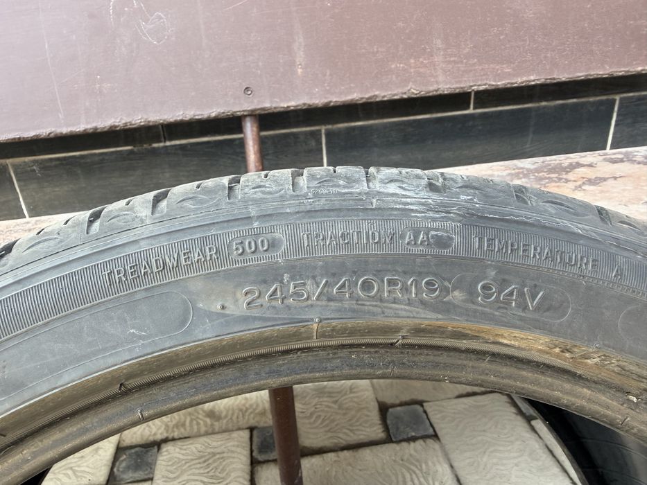 245/40/19 комплект