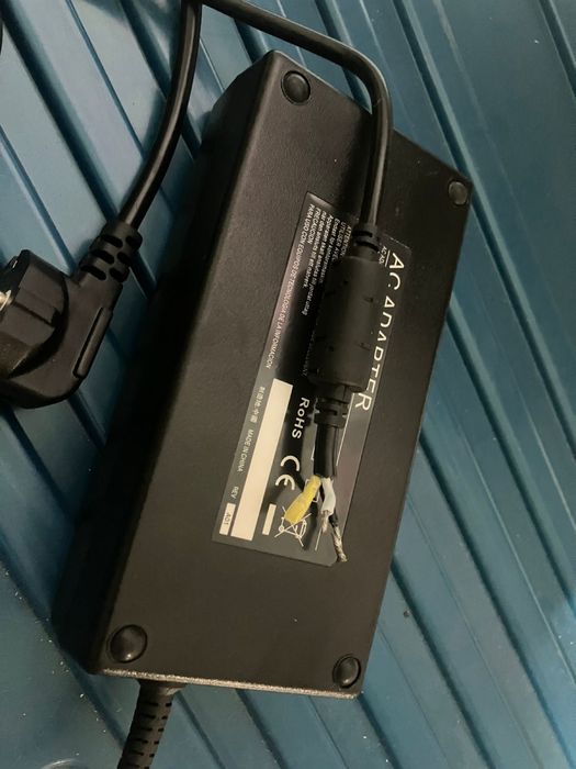 Блок питания 19V 9.5A Блок питания для ноутбука