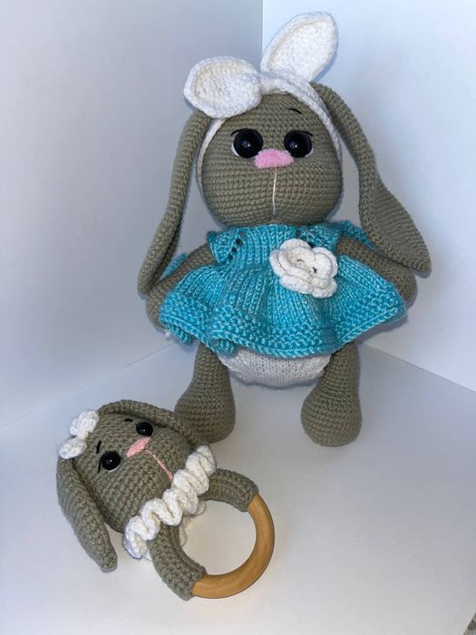 Игрушка вязаный зайка