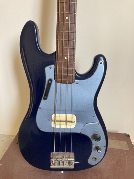 Продаётся Бас Гитара Fender Classic