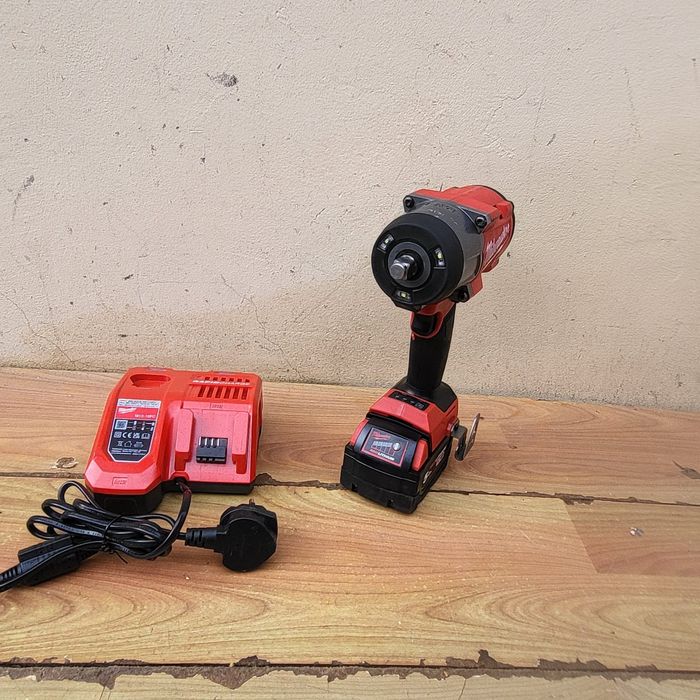 Pistol de insurubat cu impact Milwaukee M18  FHIW2F 12