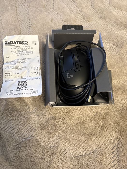 това е логитек г502х и една от най добрите мишки на пазара продавам я защото не ми трябва в перфектно състояние е чисто нова и да страхотна е .