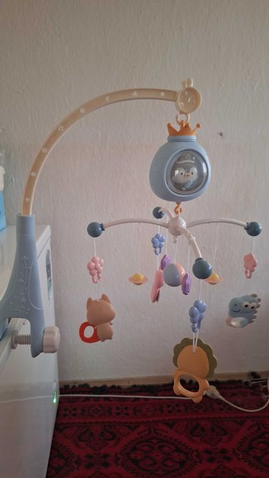 Музикална въртележка за легло