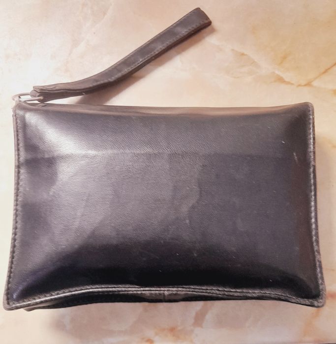 Чантичка от естествена кожа черна чисто нова