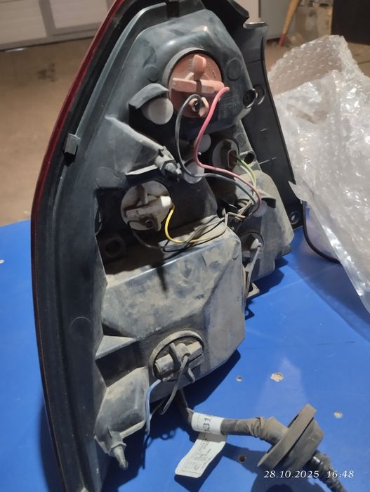 Продам фонарь задний правый