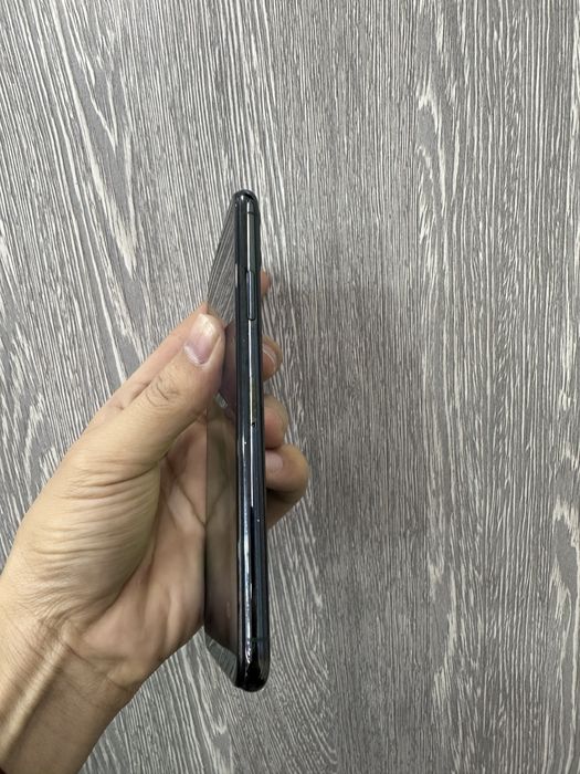 IPhone 11 Pro Max 64GB    .