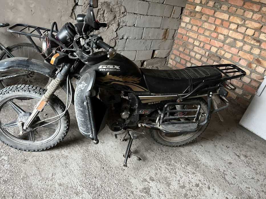 Продам мотоцикл suzuki
