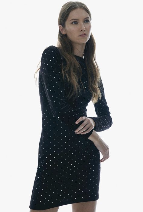 Rochie pe corp cu decolteu la spate XS