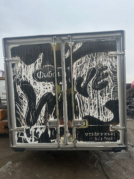 Хладилен фургон от ивеко за лек ремонт