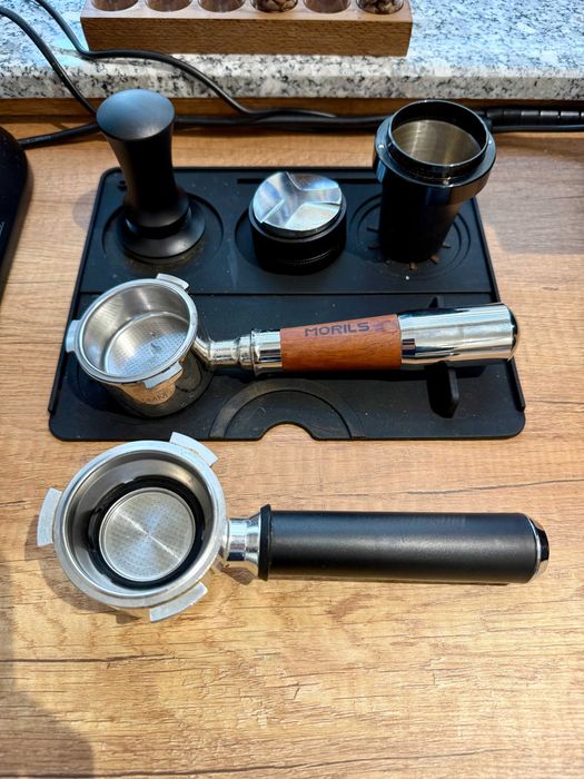 Еспресо Кафемашина Delonghi Dedica EC685 + Бариста аксесоари