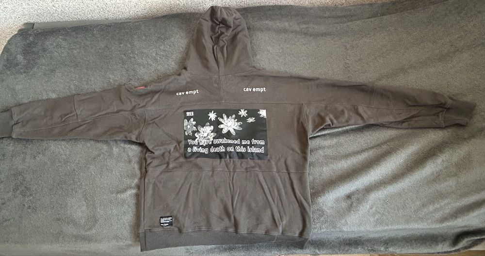 кофта cav empt в хорошем состоянии