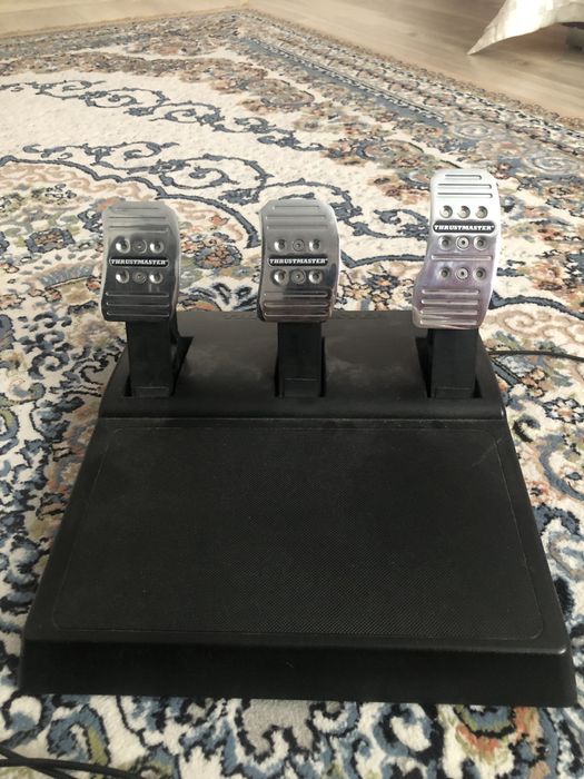 Игровой руль Thrustmaster T150 Force Feedback.