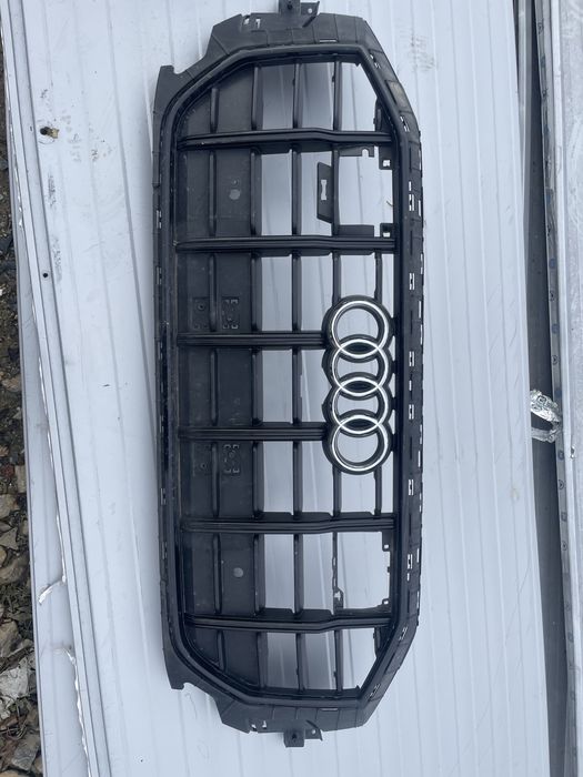 Решетка audi Q8