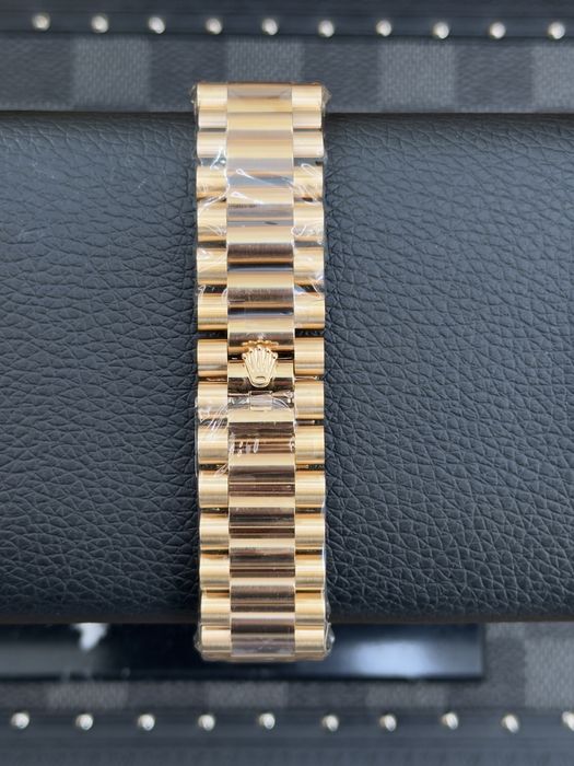 Rolex Day-Date Olive Dial Everose Gold 40mm